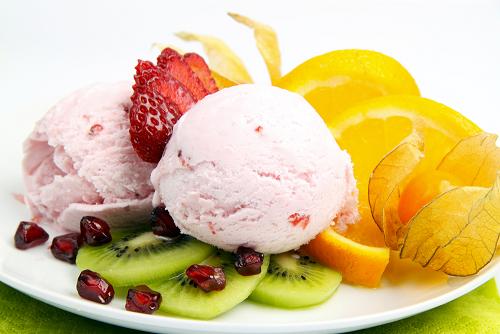 Γιαούρτι-παγωτό με φρούτα
