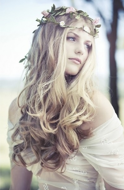 Romantic wedding hairstyle 3