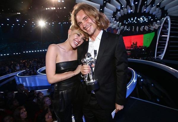 MTV Video Music Awards 2014 - Miley and Jesse