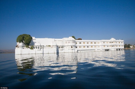 Παλάτι στη λίμνη Πίτσχολα - Ουνταϊπούρ, Ινδία 1