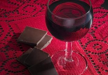 Σοκολάτα και κόκκινο κρασί