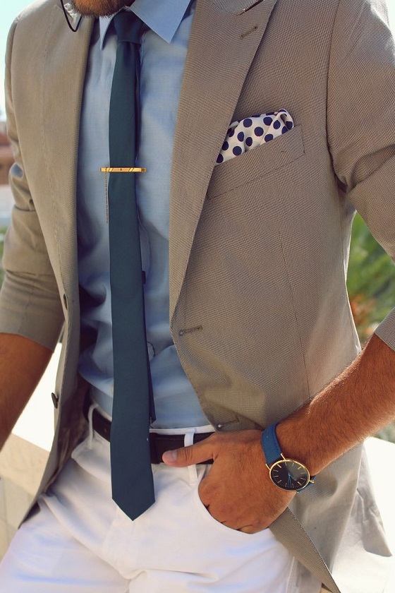 Μπλε πουκάμισο με γραβάτα