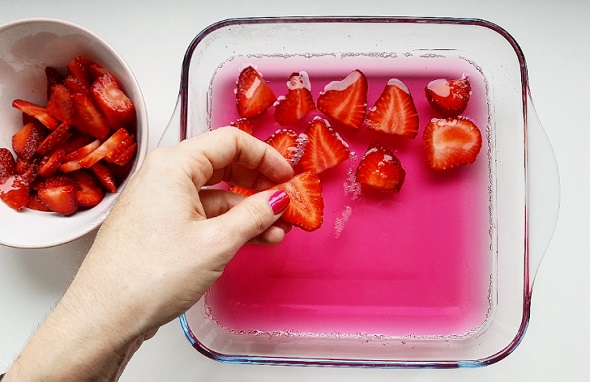 δροσερό γλυκό ψυγείου με φράουλες 4