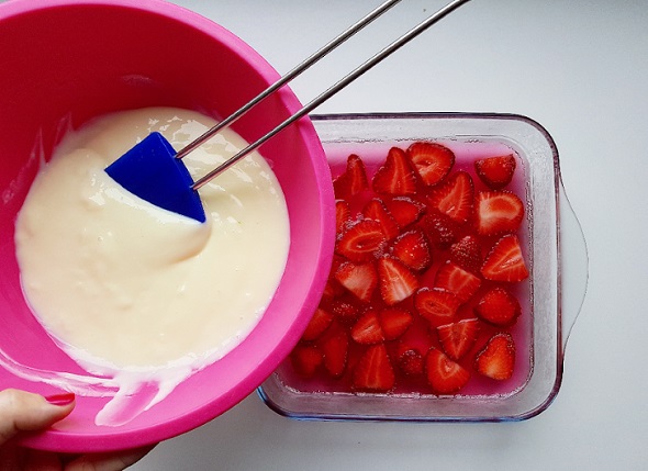 δροσερό γλυκό ψυγείου με φράουλες 9