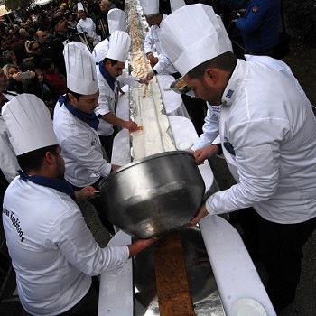 Η μεγαλύτερη νουγκατίνα σοκολάτα στον κόσμο