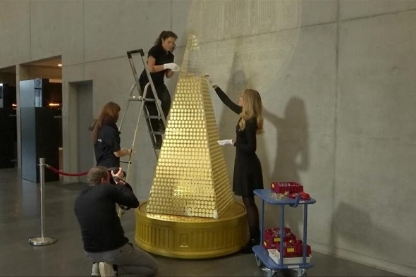 gold christmas tree 2