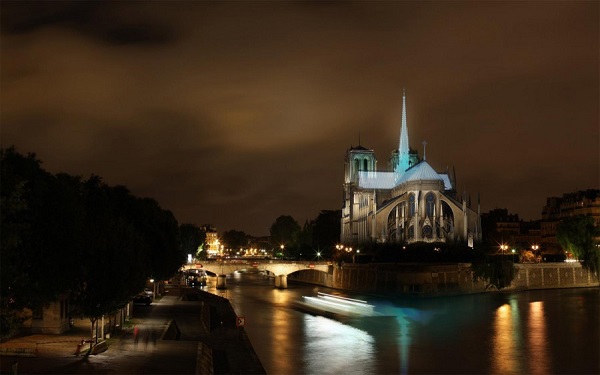 panagia-parisiwn-Notre-Dame