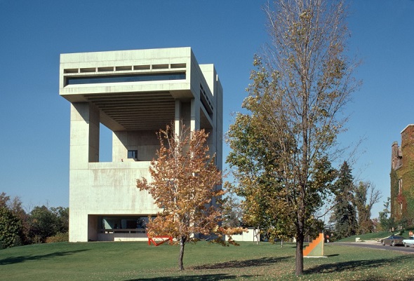 Το Johnson Museum of Art χτίστηκε στις αρχές της δεκαετίας του '70