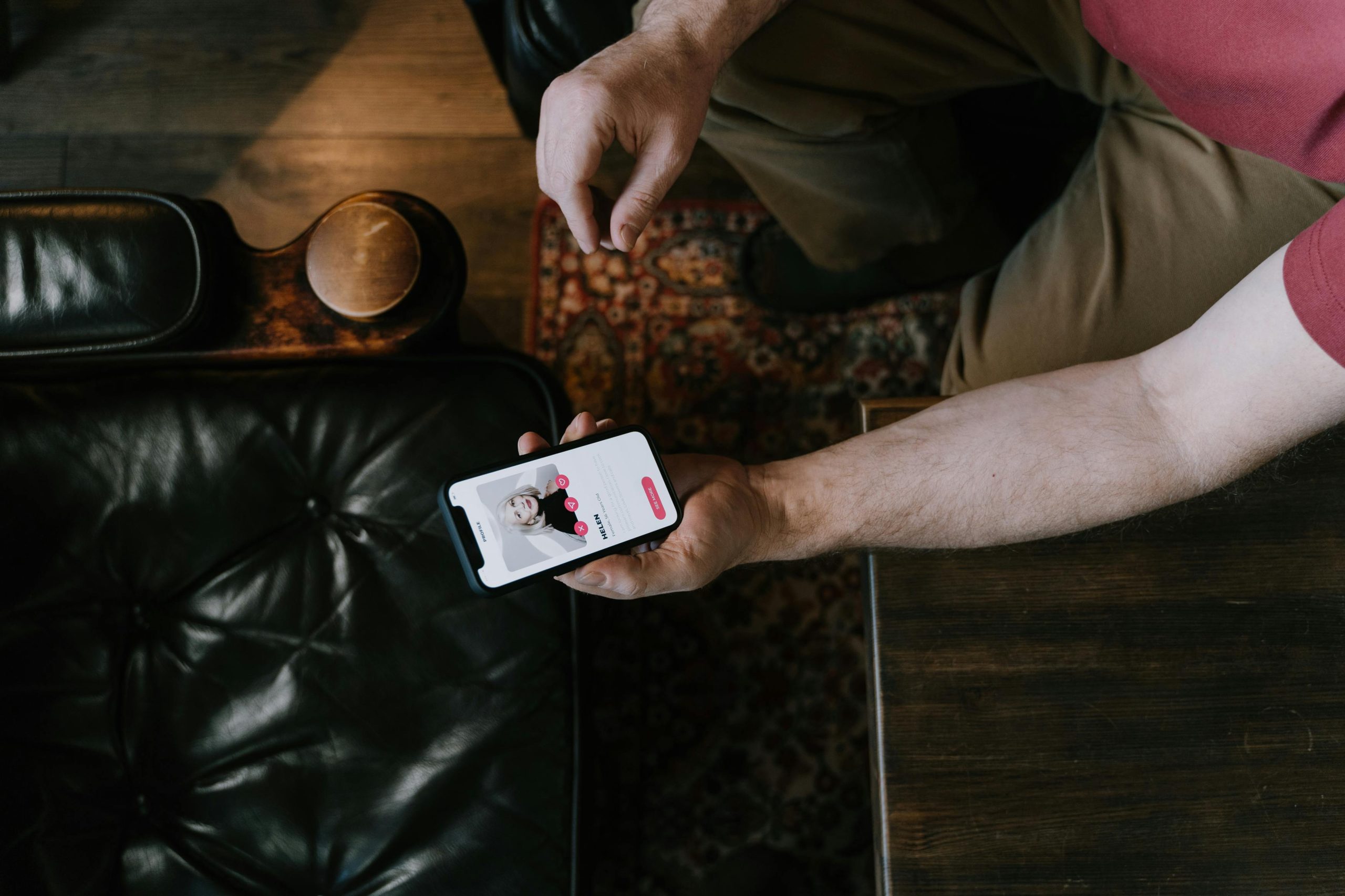 άνδρας scroll dating app