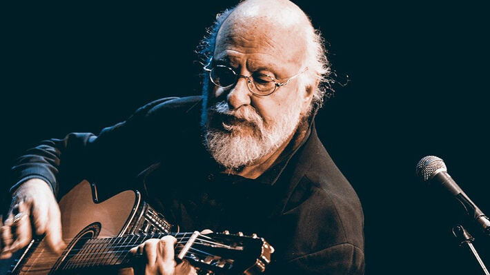 διονύσης σαββόπουλος με κιθάρα